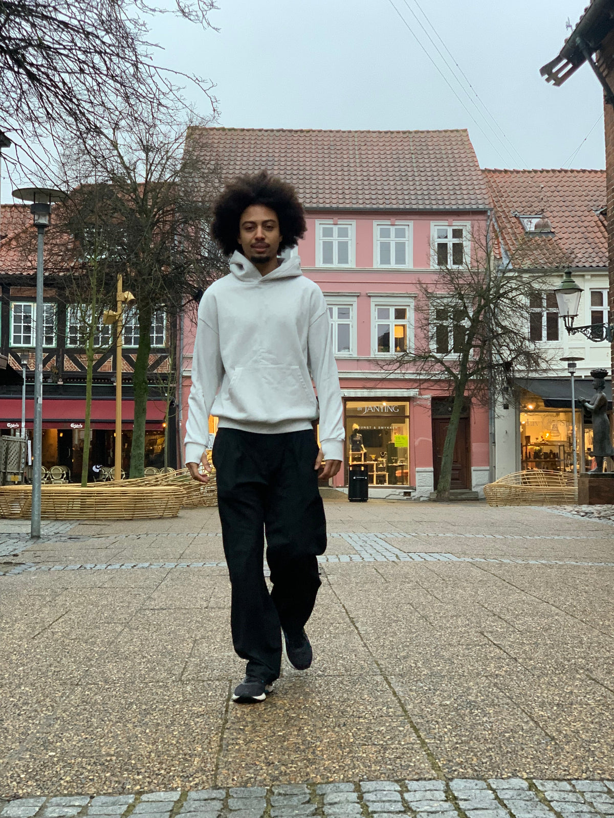 Höstmys med extra tyngd – därför är en Hugz tyngdhoodie perfekt för kyliga dagar